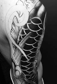 fermoso cadro de tatuaxe de luras que cobre todo o brazo