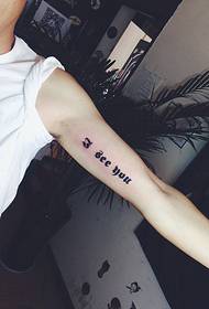 једноставна енглеска реч тетоважа тетоважа са унутрашње стране руке