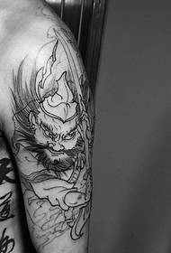 красива мъжка линия камбана 馗 снимка на татуировка с голяма ръка