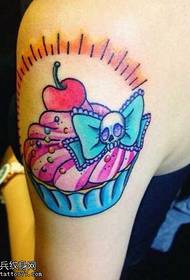 Arm cake cherry cartoon tattoo patroon