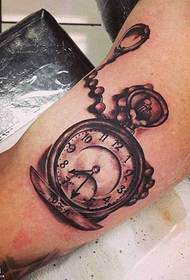 Modèle de tatouage montre de poche de bras