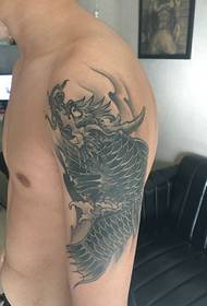 klassieke persoonlikheidsarm slegte draak tatoeëermerke
