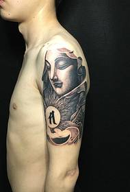 Labai asmeniškas rankos „Guanyin“ tatuiruotės paveikslas