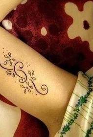 modello di tatuaggio fiore braccio