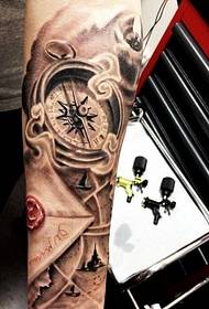 arm 3D Kompass Tattoo
