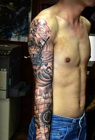bras noir et blanc voile photo de tatouage mode classique