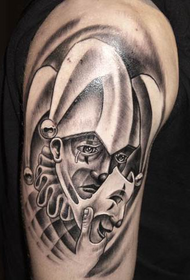tatuaje estereo en branco e negro de pallaso de brazo