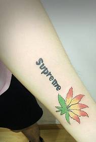 Anglų kalbos žodis su lapų asmenybės rankos tatuiruotės paveiksliuku