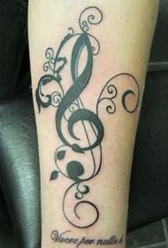 smukke musiknoter på armen til vinstoks tatoveringen