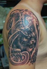 lengan pola tato harimau putih suci