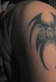 Tatuaje de bate totem de brazo esquerdo de Ou Di