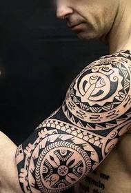 супер доминираща ръка класическа татуировка за татуировка на тотем