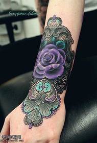 modèle de tatouage de fleur de couleur de bras