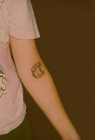 tatuaż dziewczyna ramię wzór zębów