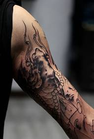 згодна црно-бела тетоважа тетоважа за руку