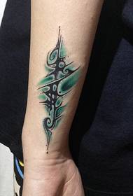 stylový vynikající paže totem tetování obrázek