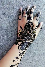 Кыздар үчүн сулуу Henna тату сүрөт