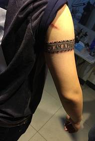 tus kheej totem tattoo tattoo ncig ntawm caj npab