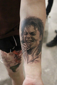 star avatar Jackson arm tatovering