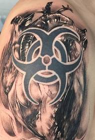 gwo bra bèl ak bèl Totem tattoo foto