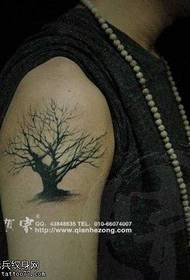 braço seco totem pequena árvore tatuagem padrão