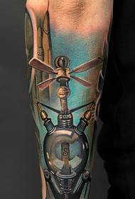 tatuaggio totem braccio maschile lampeggiante luminoso
