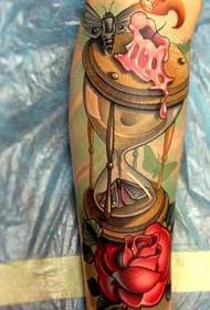 arm farve timeglas tatoveringsmønster
