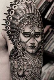 Patrón de tatuaje de personaje indio de brazo