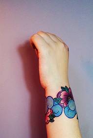 手臂七彩花朵紋身紋身