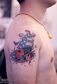 modello di tatuaggio nave braccio
