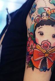 Braccia un disegno del tatuaggio che ama succhiare il ciuccio.