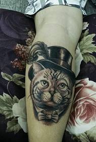 Arm Amerikaanse grote kat avatar-tatoeage is heel schattig