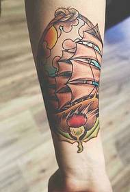 flor brazo vela tatuaje imagen clásica personalidad