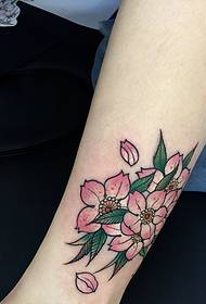 väikesed värsked roosad lillevarred Tattoo pildid