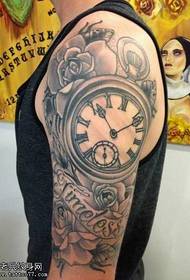 ruku vrlo realističan uzorak tetovaža džepnog sata