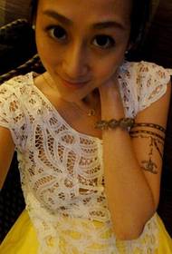 Tatuaggio braccialetto Jiang Lisha