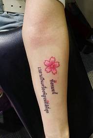 bunga segar kecil dan tattoo tato tatu Sanskrit