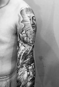 schwaarz a wäiss Aarm, sou wéi d'Buddha Tattoo Biller si ganz perséinlech