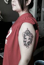 tatuaggio tatuaggio braccio piccolo elefante divertente bello bell'aspetto