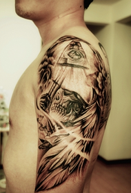 Männer Arms Wings Under Twisted Tattoo