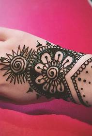 tato apik lan apik Henna tato