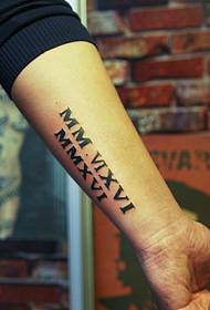 braccio Roma foto tatuaggio alfabeto inglese