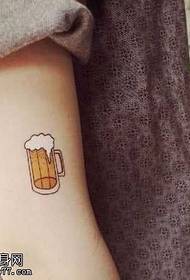 Sumbanan sa Tattoo sa Arm Beer Cup Cup