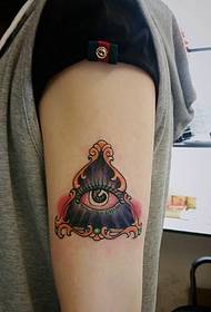 brazo fuera de la imagen del tatuaje del ojo de Dios