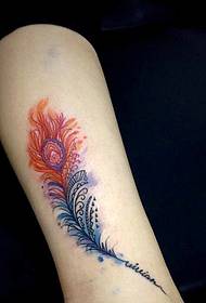 Dua gambar tattoo bunga yang paling bergaya dan paling popular