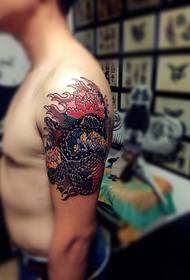 vīriešu rokas ziedu čūska tetovējums tetovējums personība savvaļas