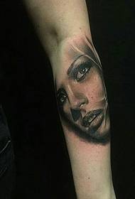 armi un tatuaggio tatuaggio ritratto femminile europeo e americano