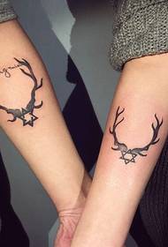 Lascia che l'amore reciproco vada al tatuaggio della coppia del braccio