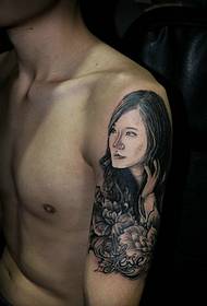 foto tatuaggio braccio braccio amica ritratto degli uomini