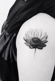 model de tatuaj de flori de floarea soarelui alb-negru